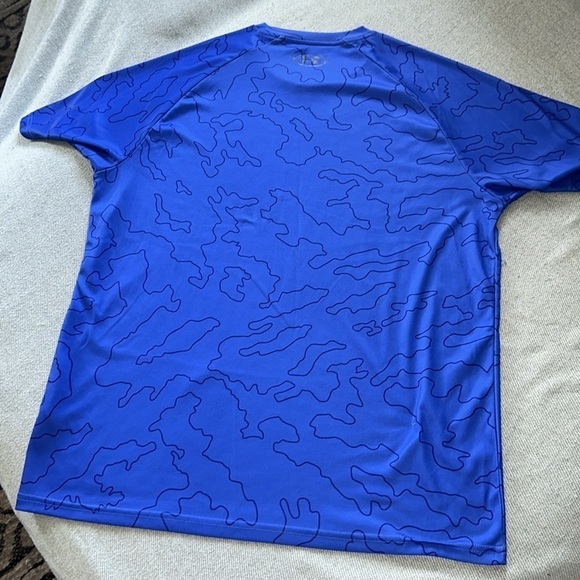 ✨HOST PICK✨Under Armour Athletic  Top W/ Camo Print - Picture 6 of 6